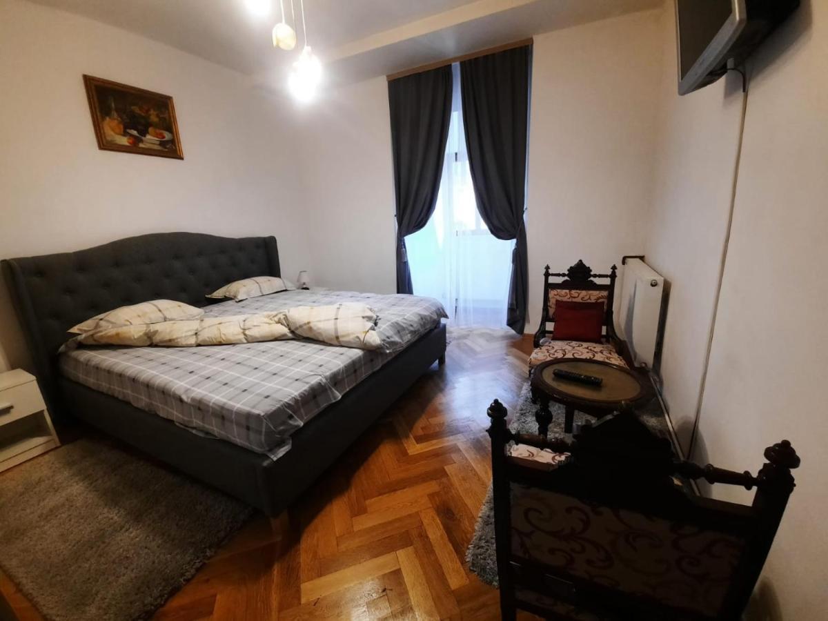 Republicii Apartment Braşov Esterno foto